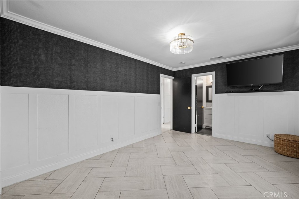 9954 Albany Property Photo 14