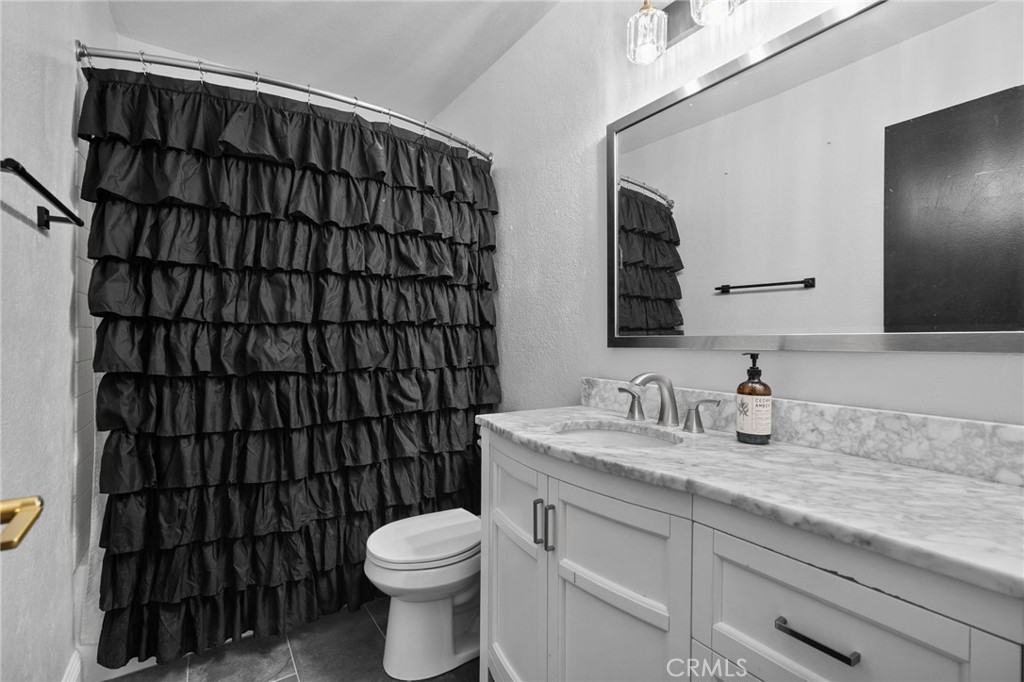 9954 Albany Property Photo 17