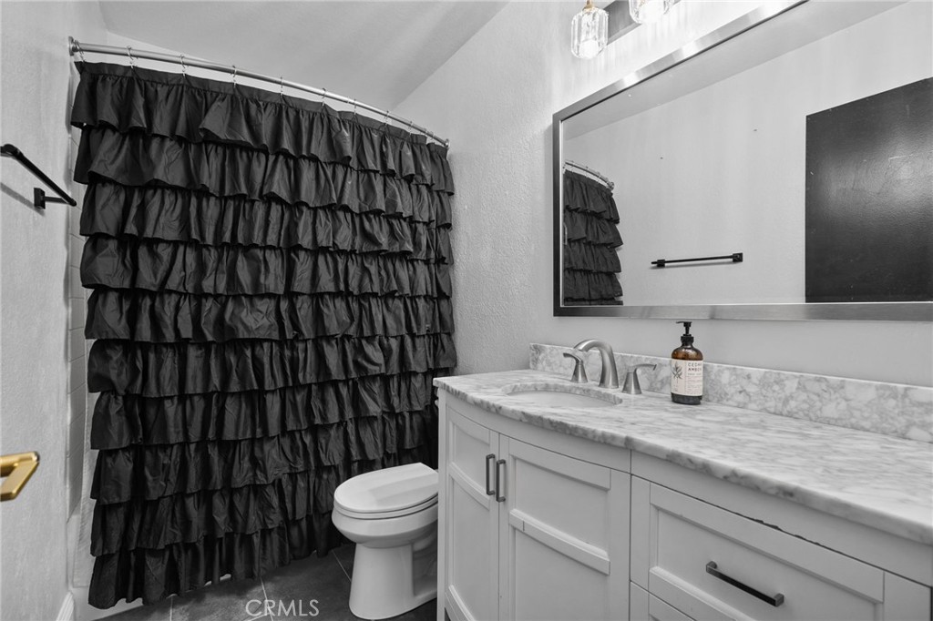 9954 Albany Property Photo 18
