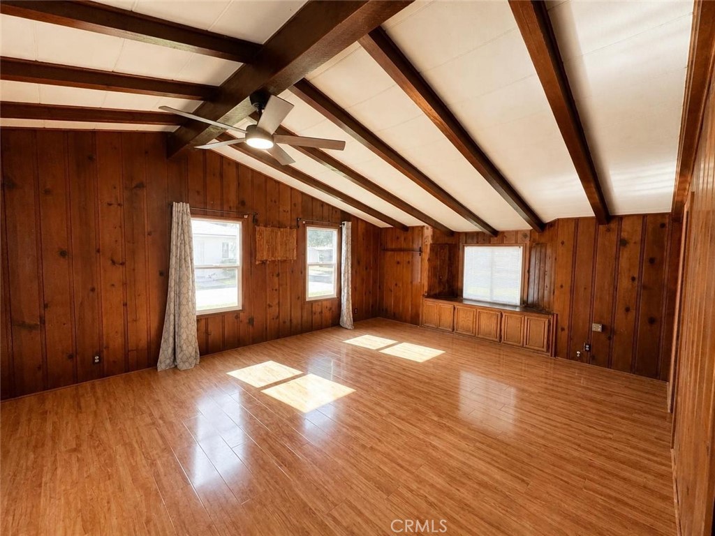 468 Jeffries Property Photo 8