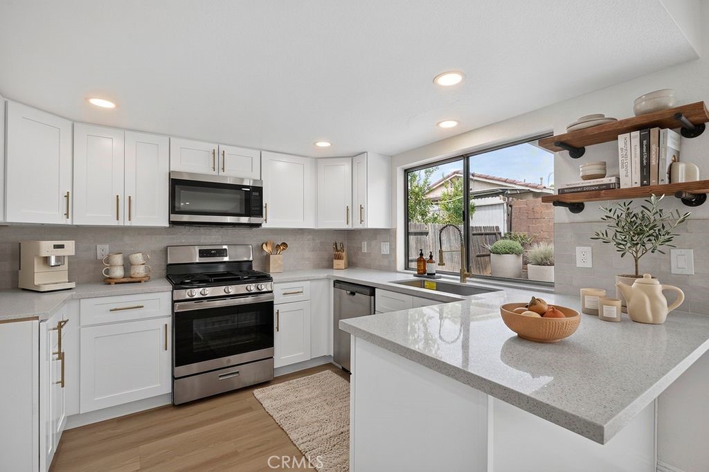 646 W Home Property Photo 8