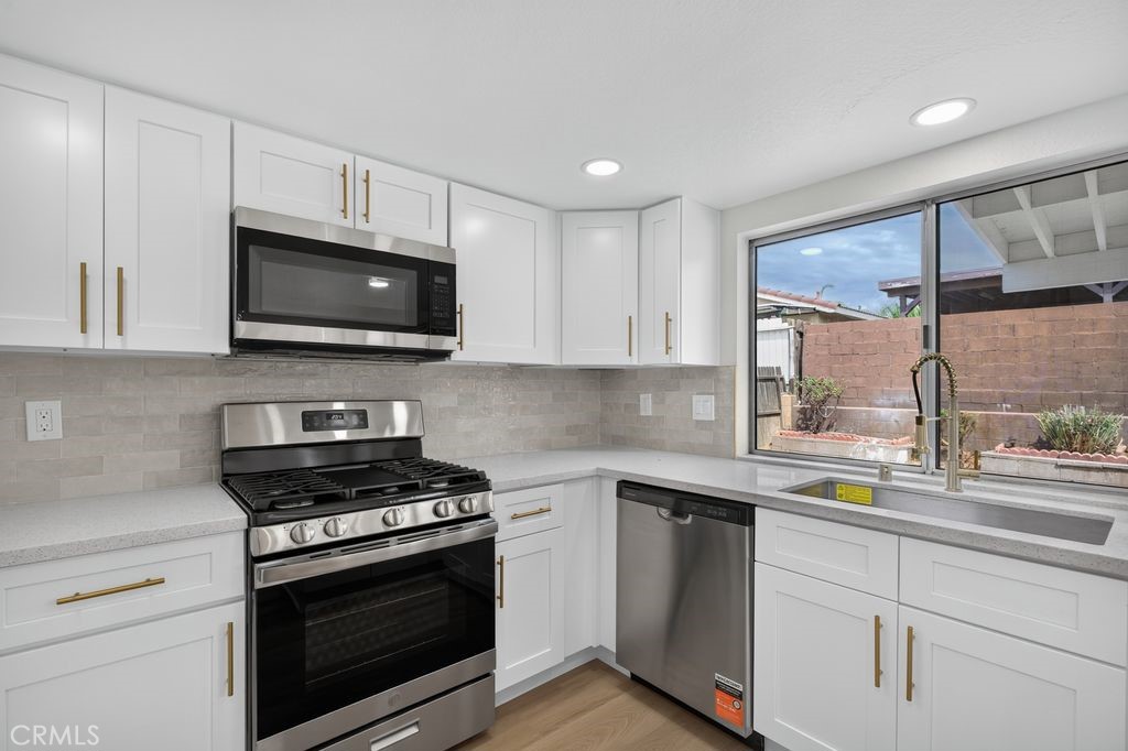 646 W Home Property Photo 10