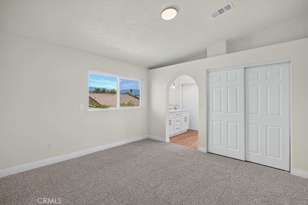 646 W Home Property Photo 14