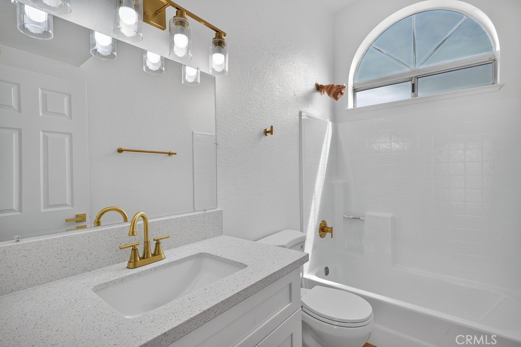 646 W Home Property Photo 20