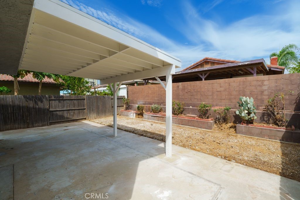 646 W Home Property Photo 22