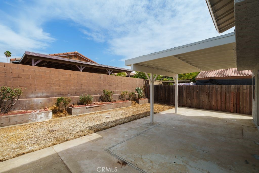 646 W Home Property Photo 23