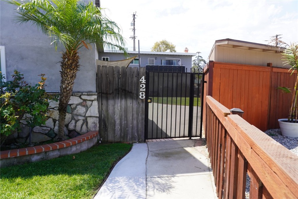 428 E Foothill Property Photo 3