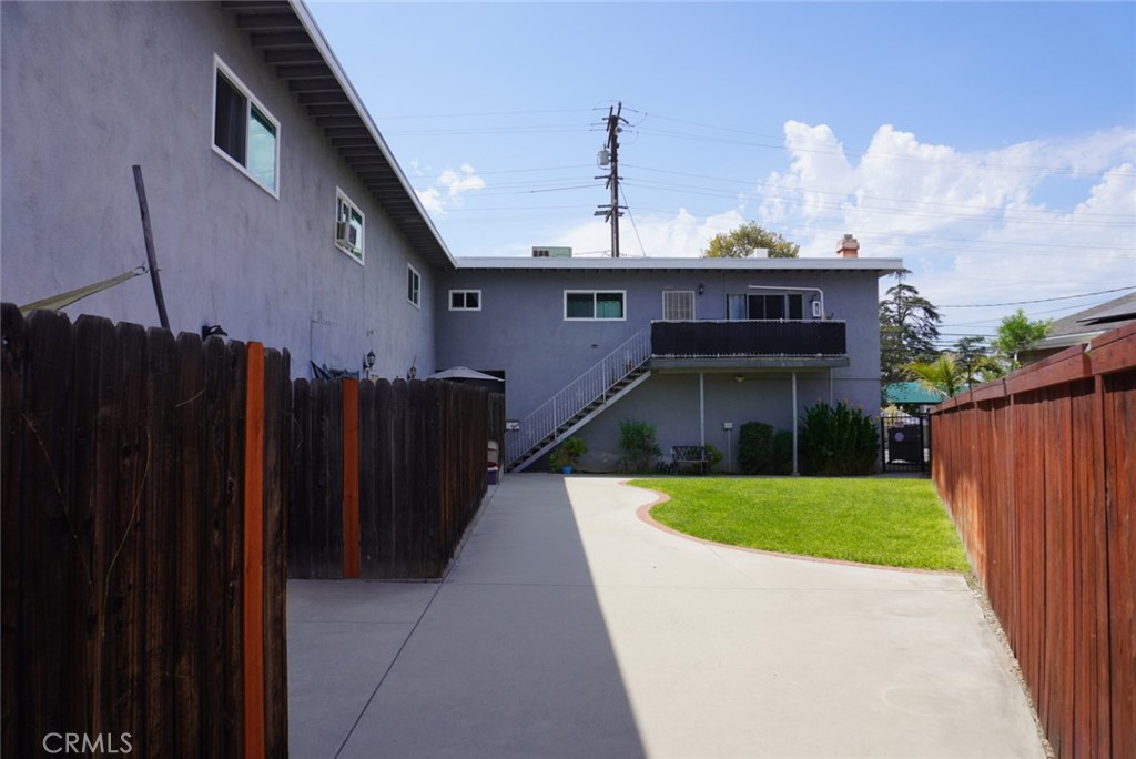 428 E Foothill Property Photo 4
