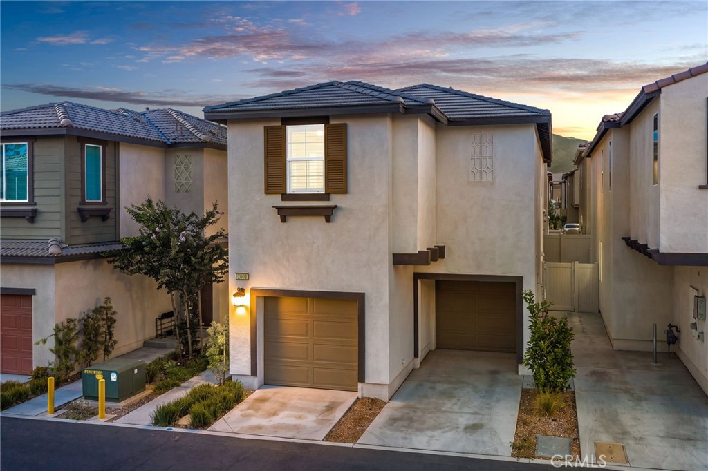 2001 Dewdrop Property Photo 2