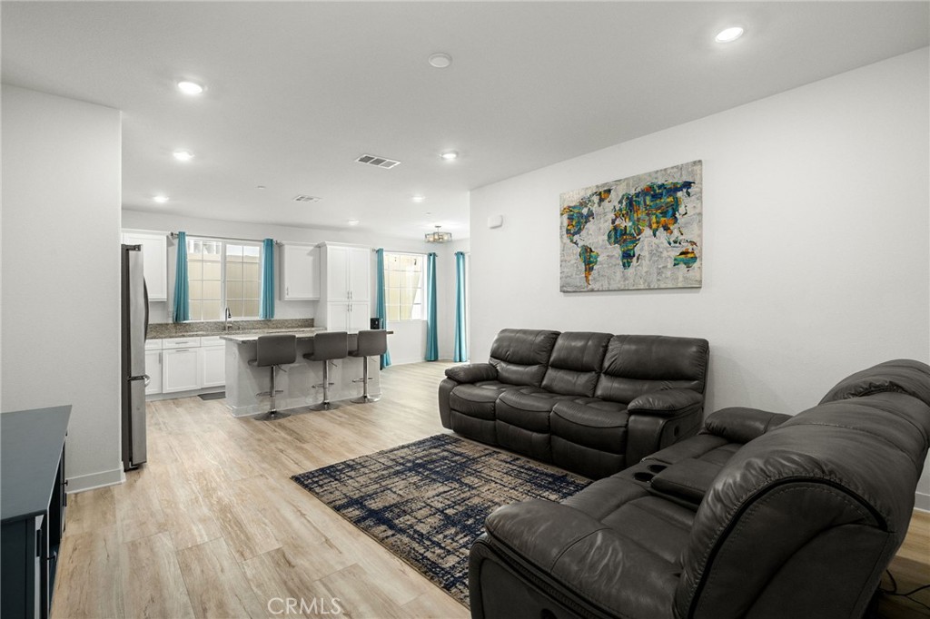 2001 Dewdrop Property Photo 14