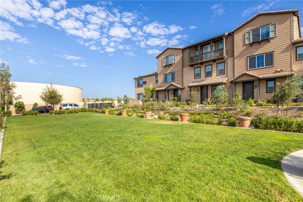 2001 Dewdrop Property Photo 70