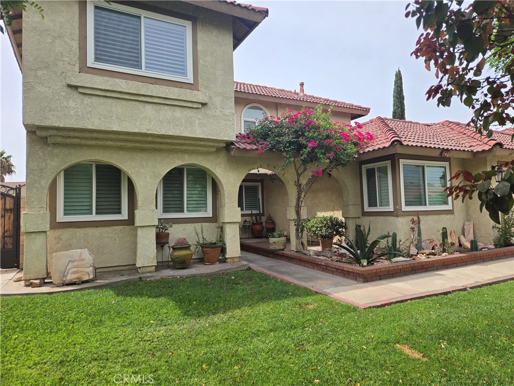 831 W El Molino Property Photo 1