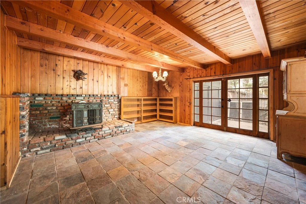 320 Flower Drive Property Photo 11