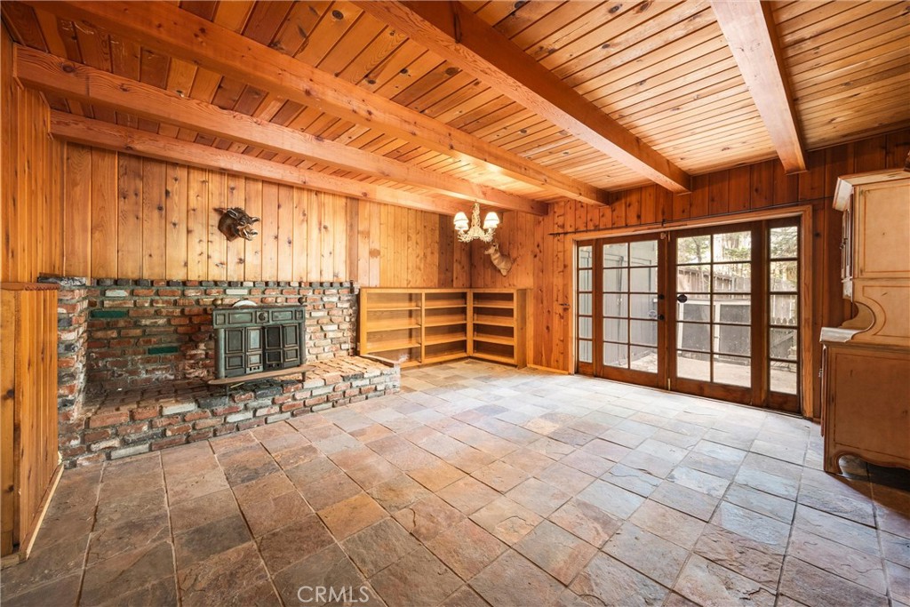 320 Flower Drive Property Photo 11