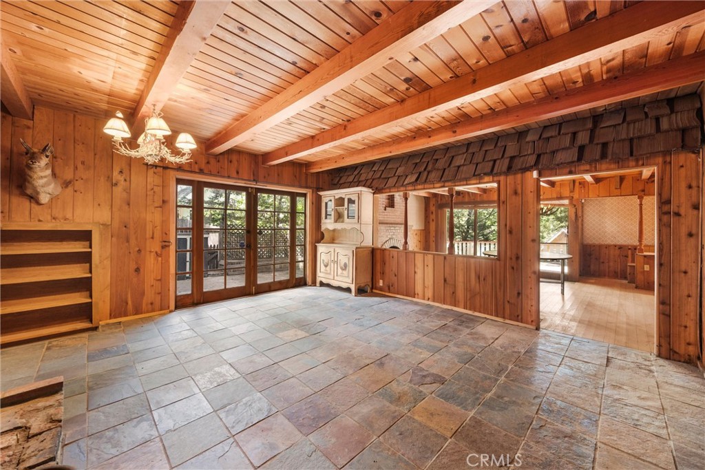 320 Flower Drive Property Photo 12