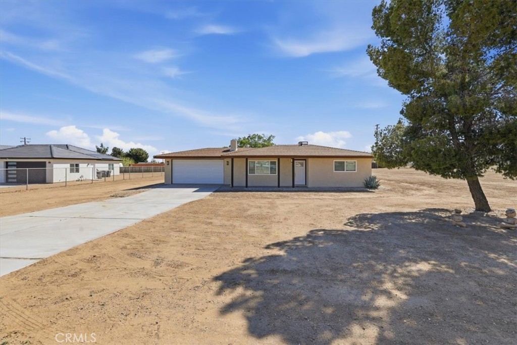 11363 Maple Property Photo 2