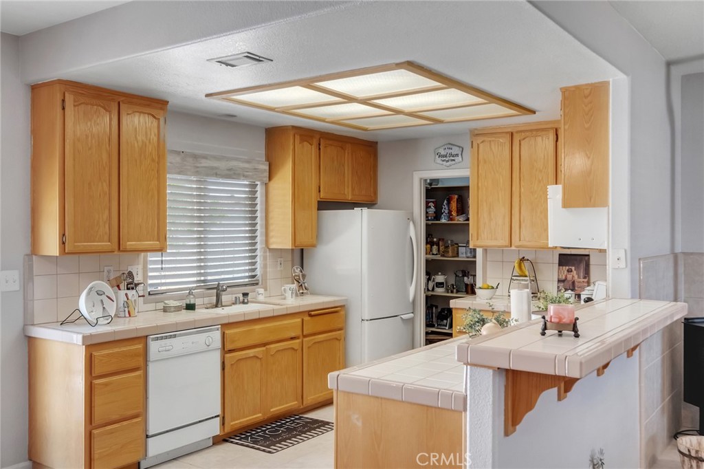 7678 Montrose Property Photo 8
