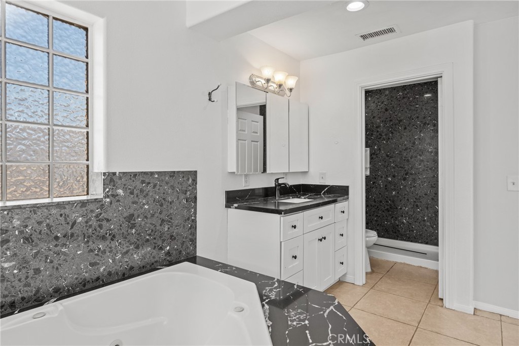 15921 Pine Street Property Photo 22
