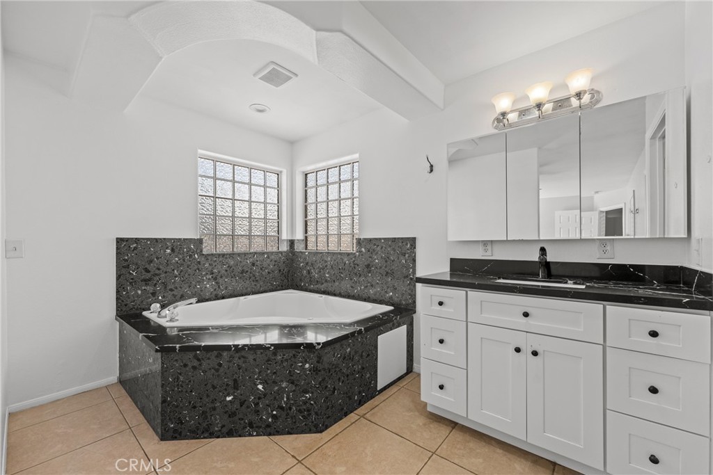 15921 Pine Street Property Photo 33