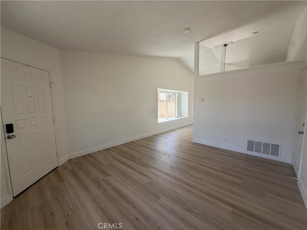 1910 Summertree Drive Property Photo 5
