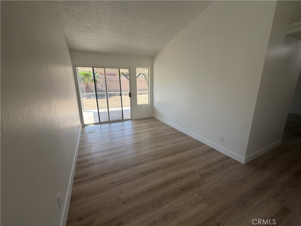 1910 Summertree Drive Property Photo 10