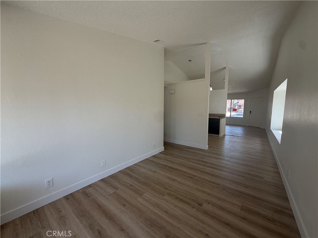 1910 Summertree Drive Property Photo 11