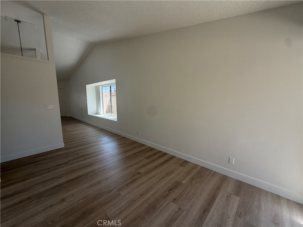 1910 Summertree Drive Property Photo 12