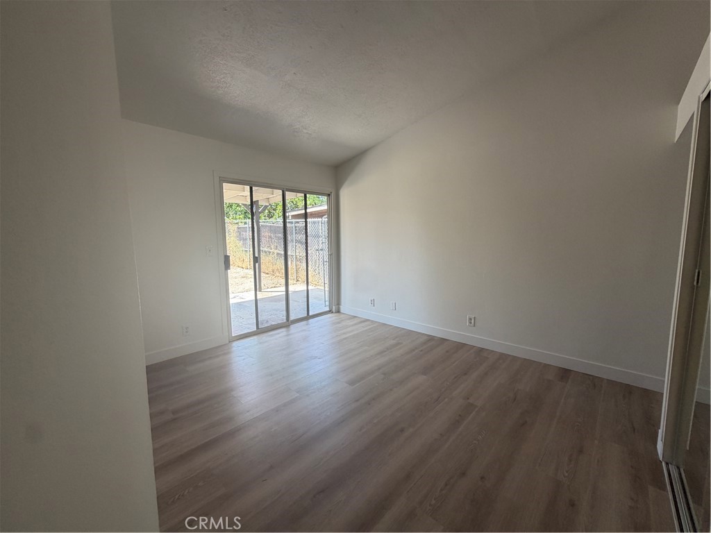 1910 Summertree Drive Property Photo 17