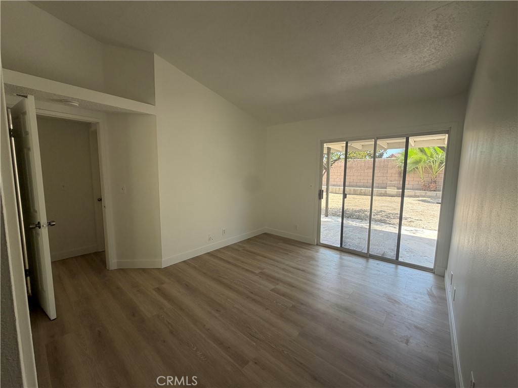 1910 Summertree Drive Property Photo 18