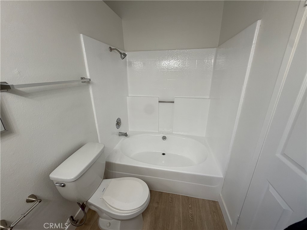 1910 Summertree Drive Property Photo 21