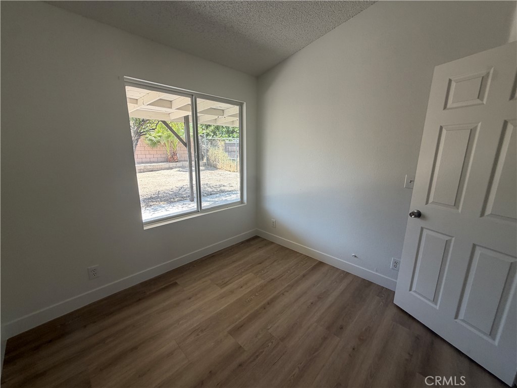 1910 Summertree Drive Property Photo 23