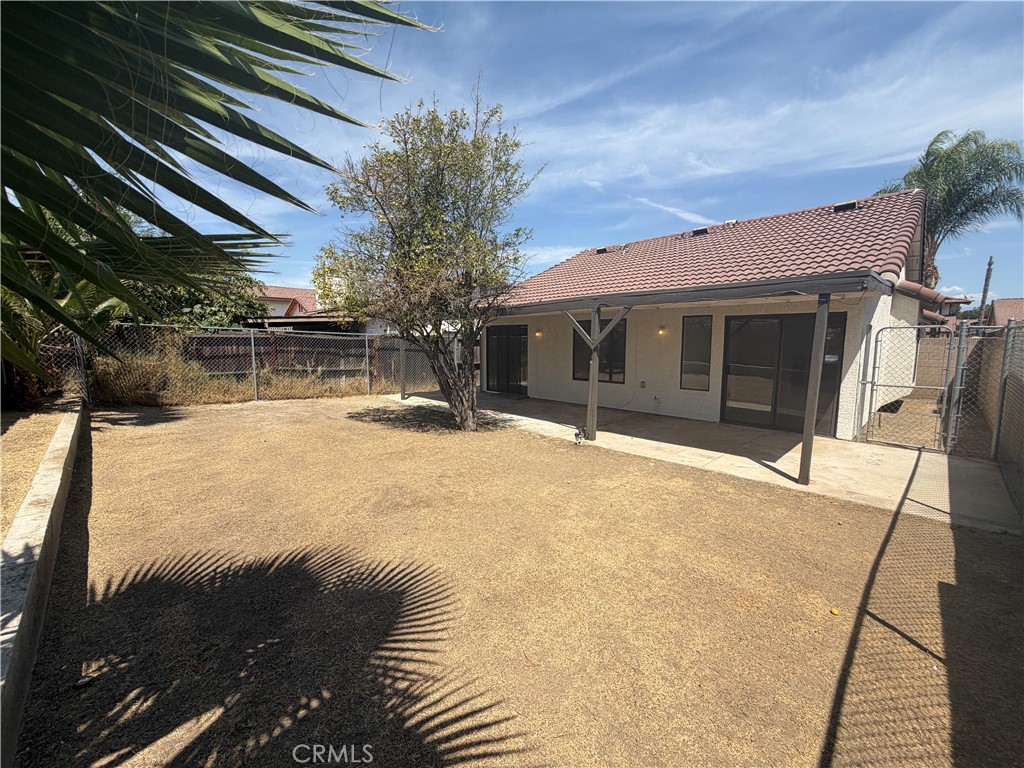 1910 Summertree Drive Property Photo 28