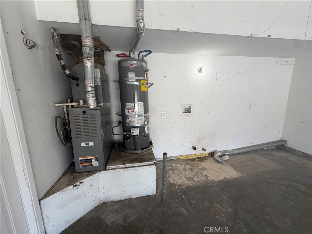 1910 Summertree Drive Property Photo 32