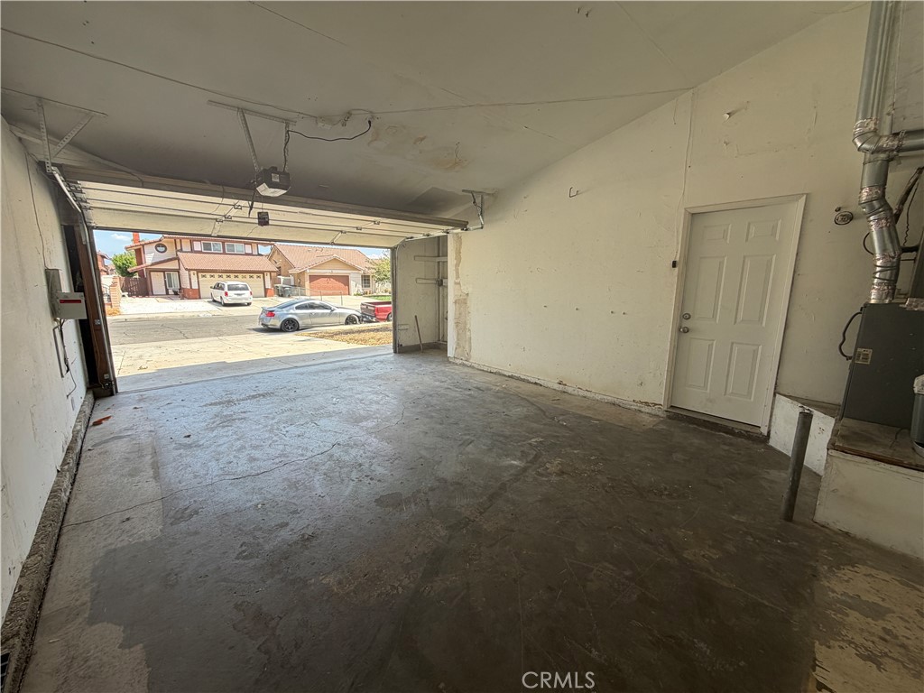 1910 Summertree Drive Property Photo 34
