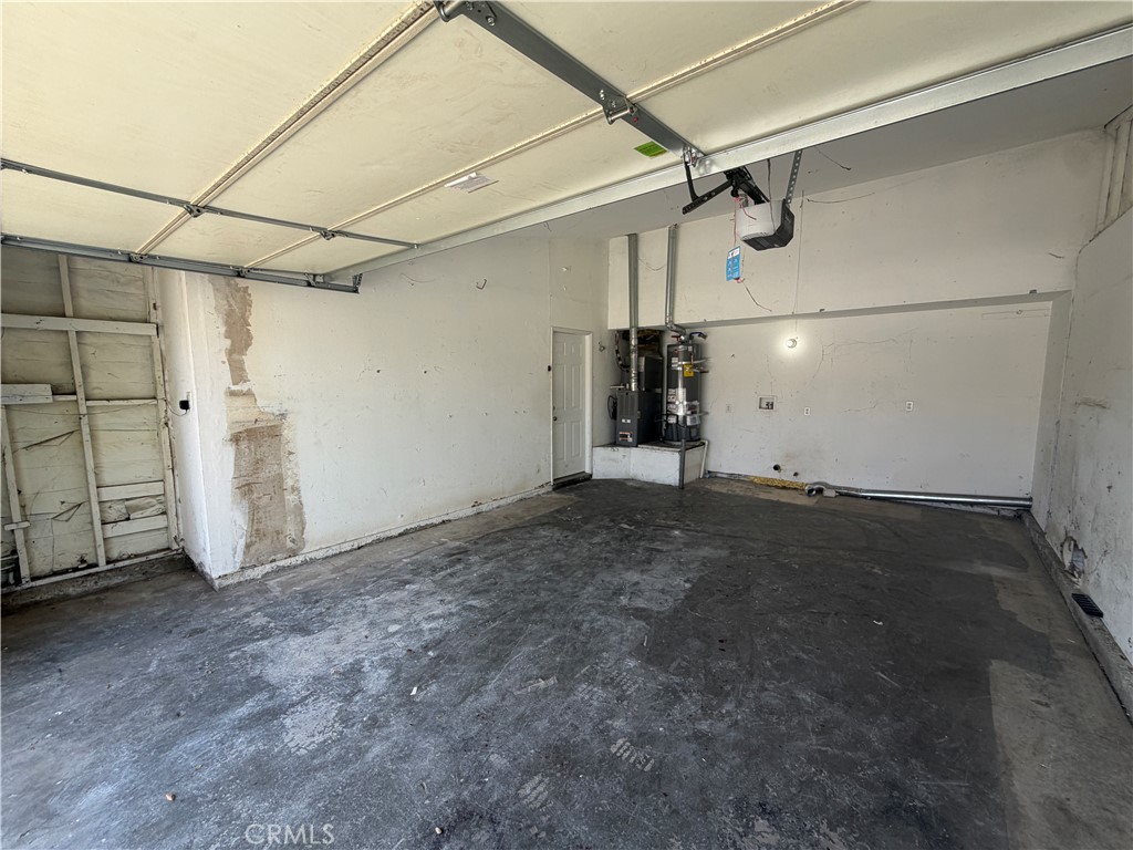 1910 Summertree Drive Property Photo 35