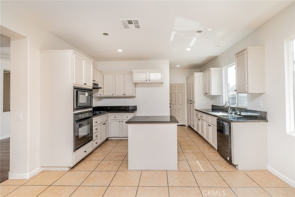26614 Bay Avenue Property Photo 9