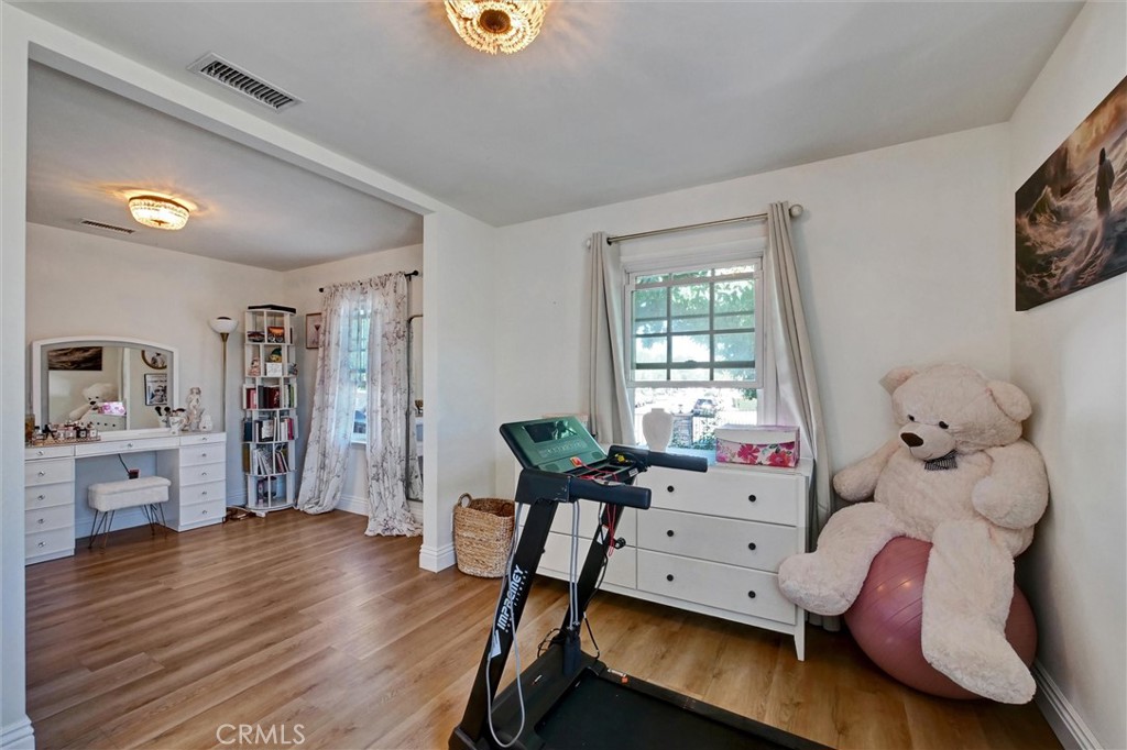 227 Oak Place Property Photo 18