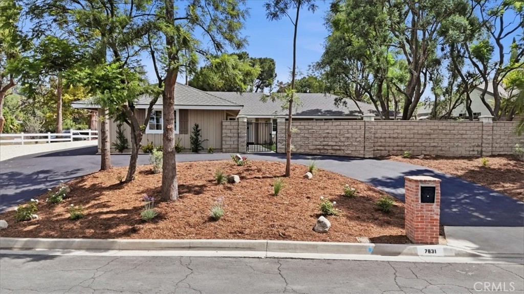 7831 Live Oak Property Photo