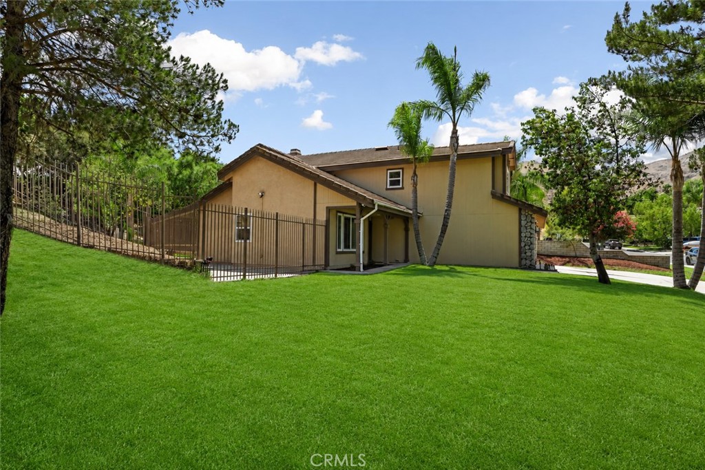 2110 S Glenwood Property Photo 2