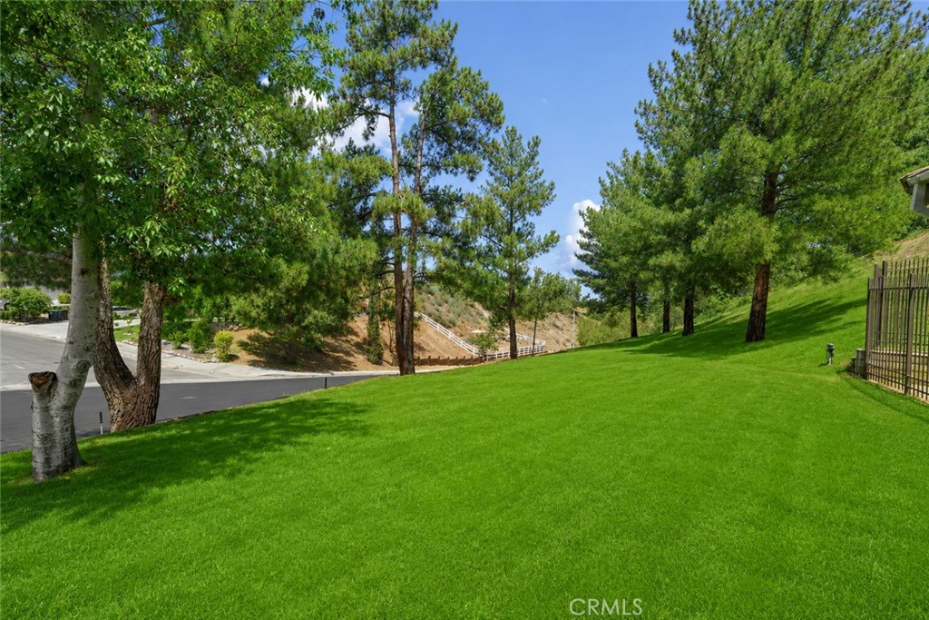 2110 S Glenwood Property Photo 3