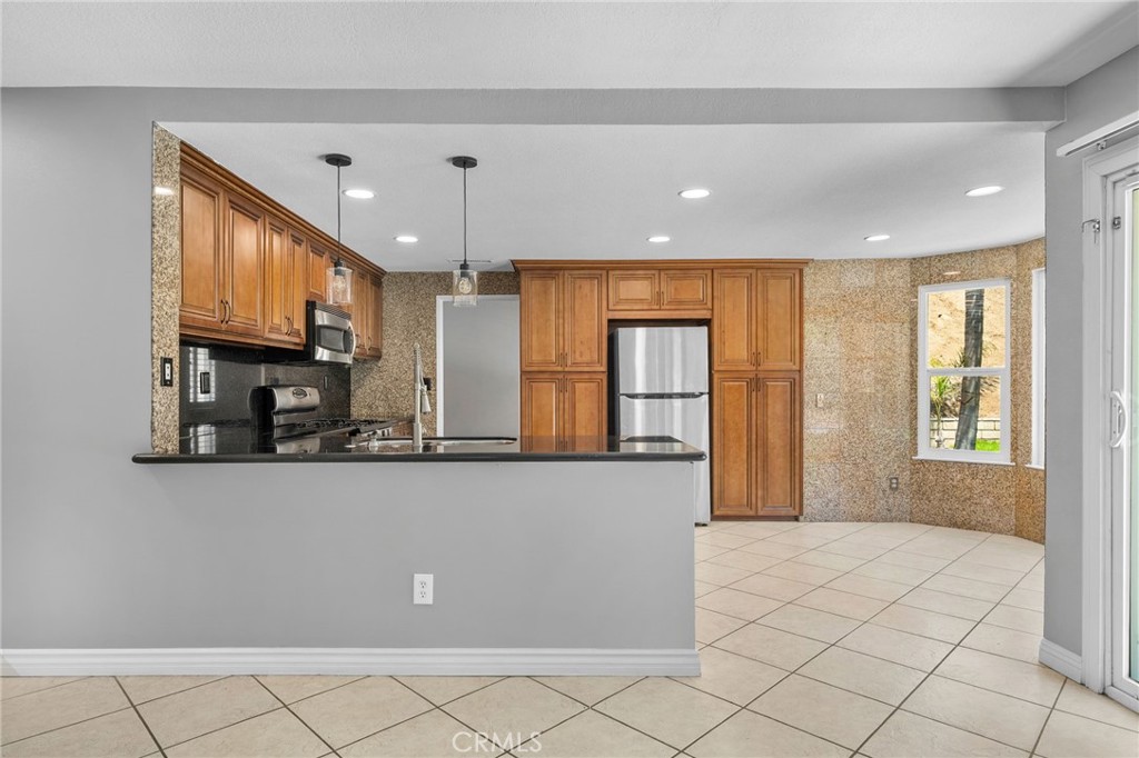 2110 S Glenwood Property Photo 8