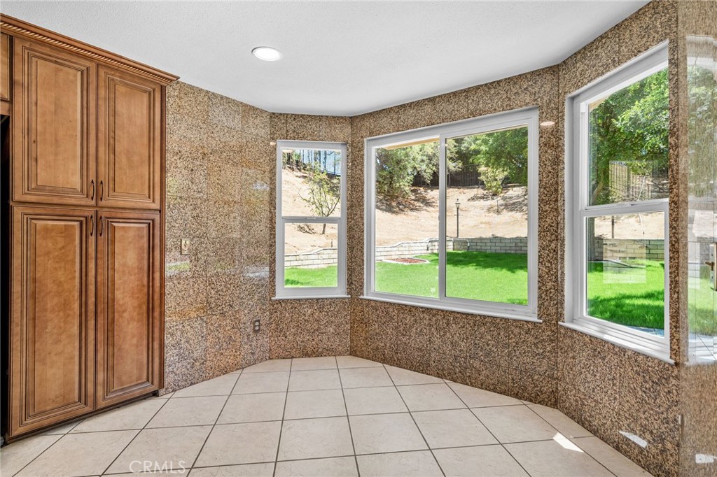 2110 S Glenwood Property Photo 10