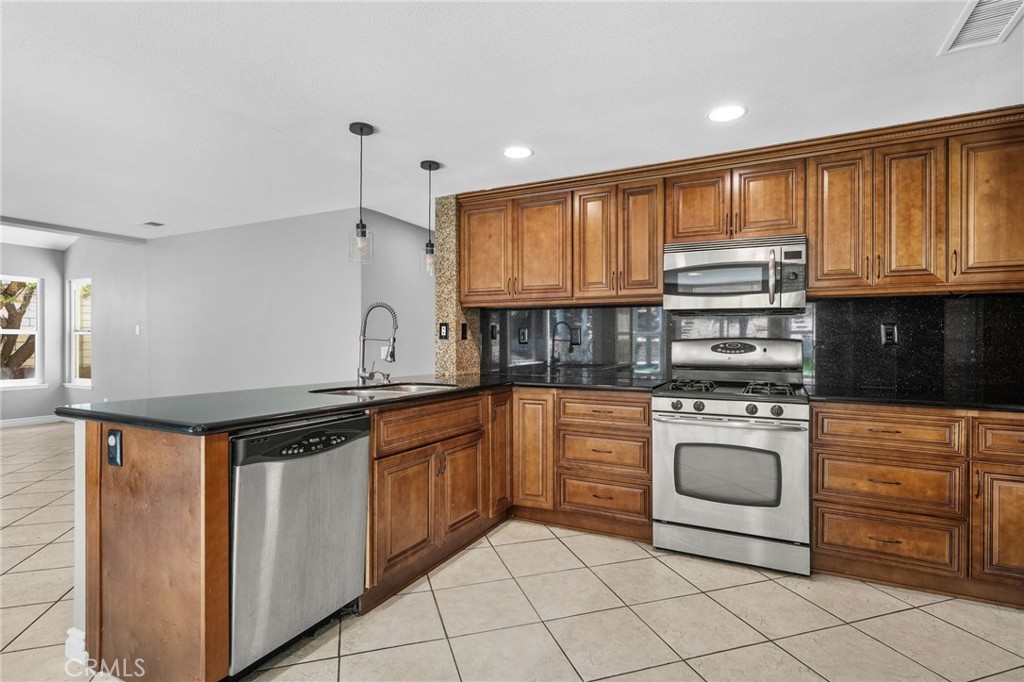 2110 S Glenwood Property Photo 11