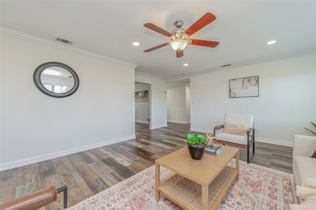 10219 Effen Street Property Photo 8