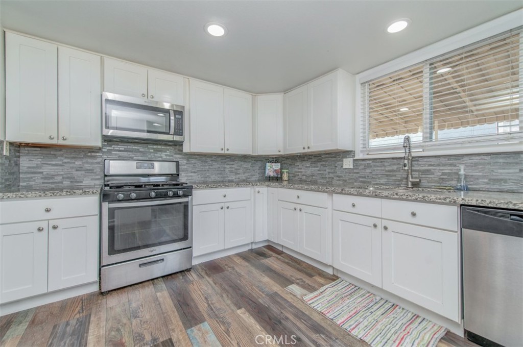 10219 Effen Street Property Photo 11