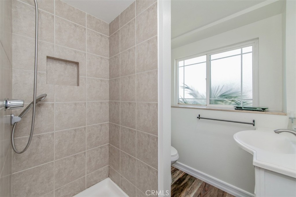 10219 Effen Street Property Photo 14