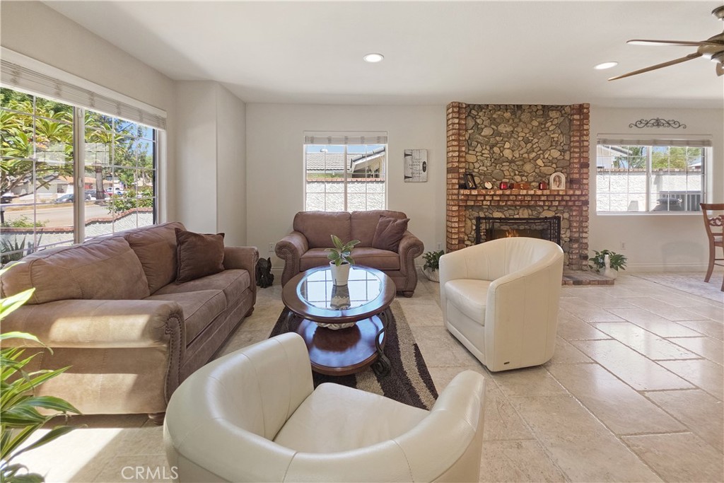 15597 Rolling Ridge Property Photo 3