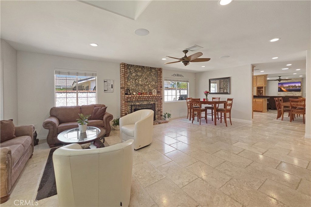 15597 Rolling Ridge Property Photo 4
