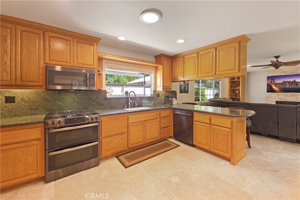 15597 Rolling Ridge Property Photo 8