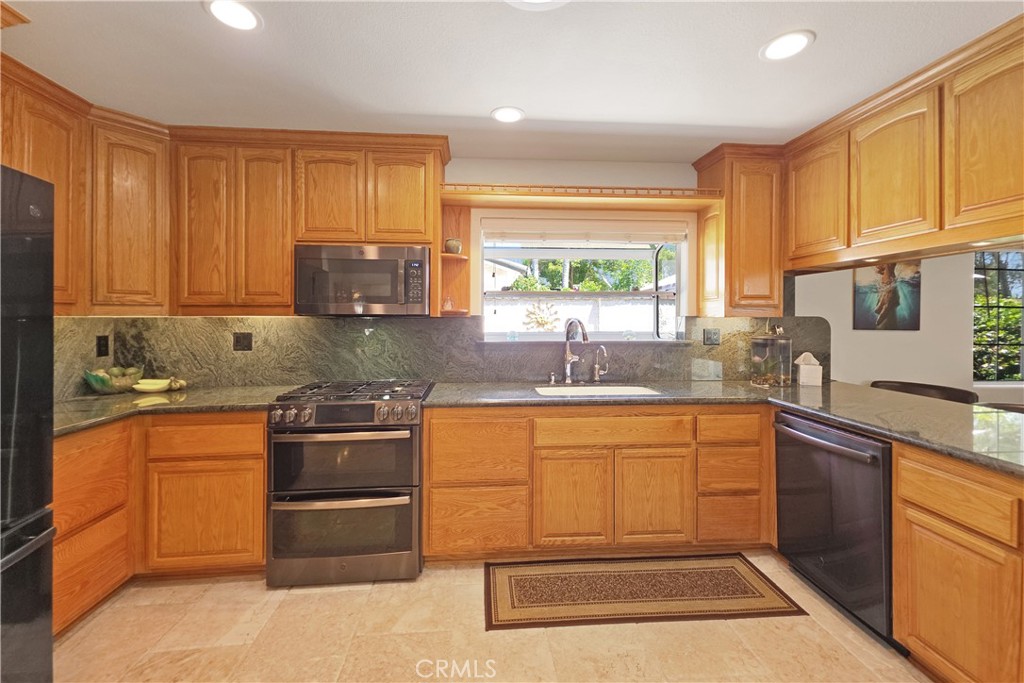 15597 Rolling Ridge Property Photo 9